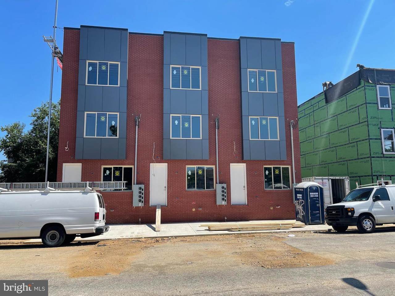 723 39TH Street - Photo 1