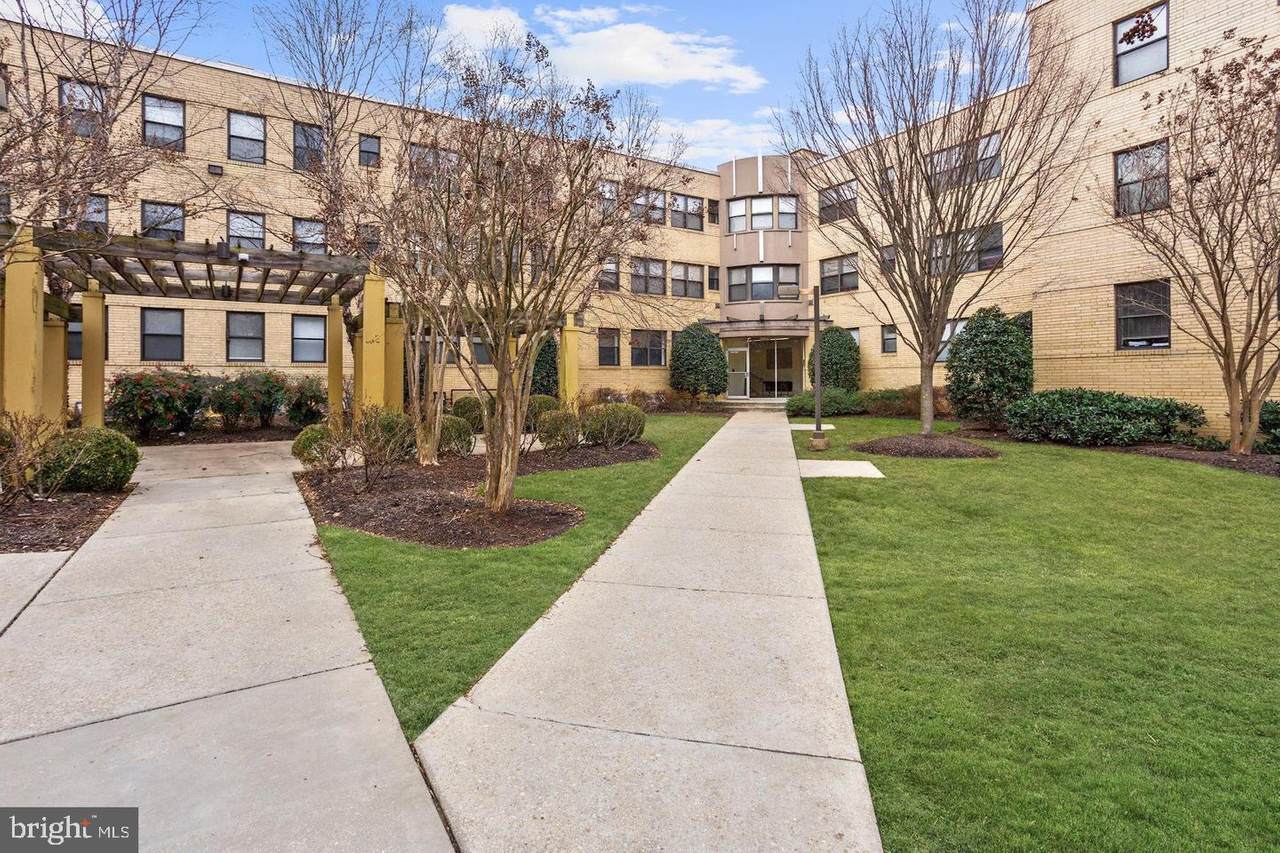 212 Oakwood Street - Photo 1