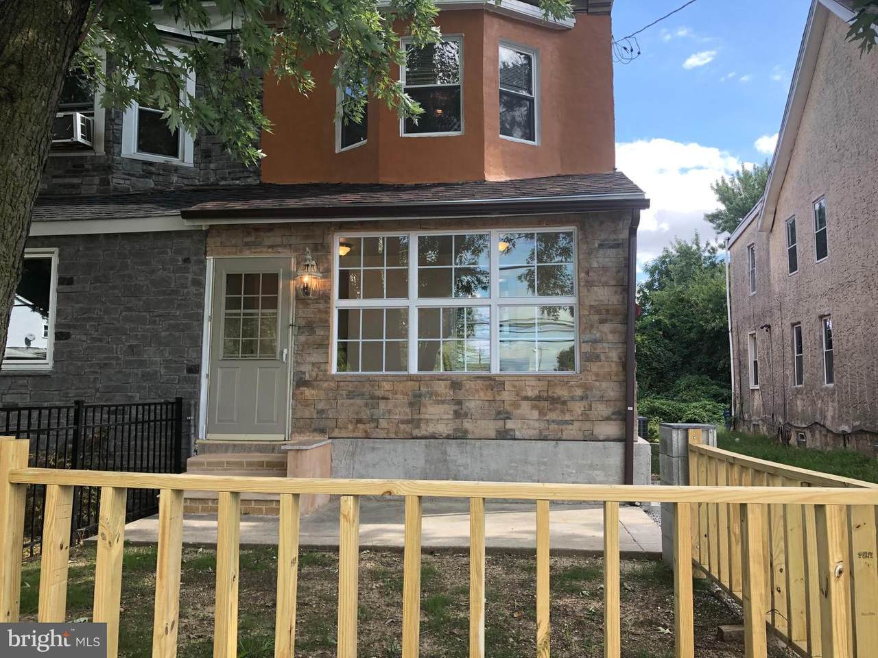 207 Academy Avenue - Photo 1
