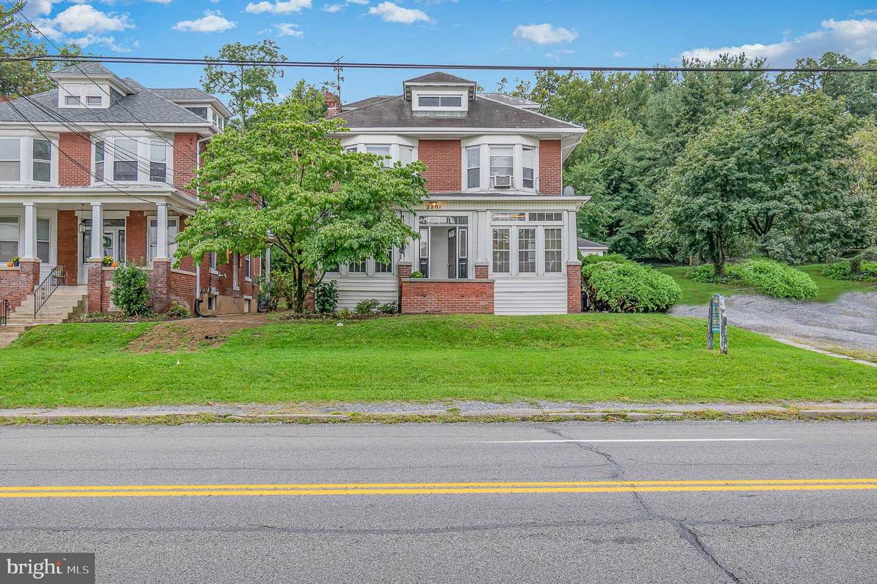 2201 Walnut Street - Photo 1