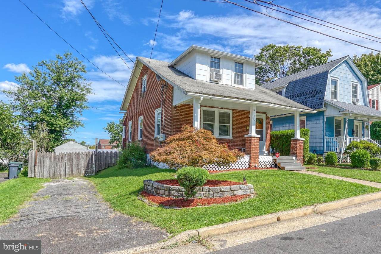 2315 Parkview Avenue - Photo 1