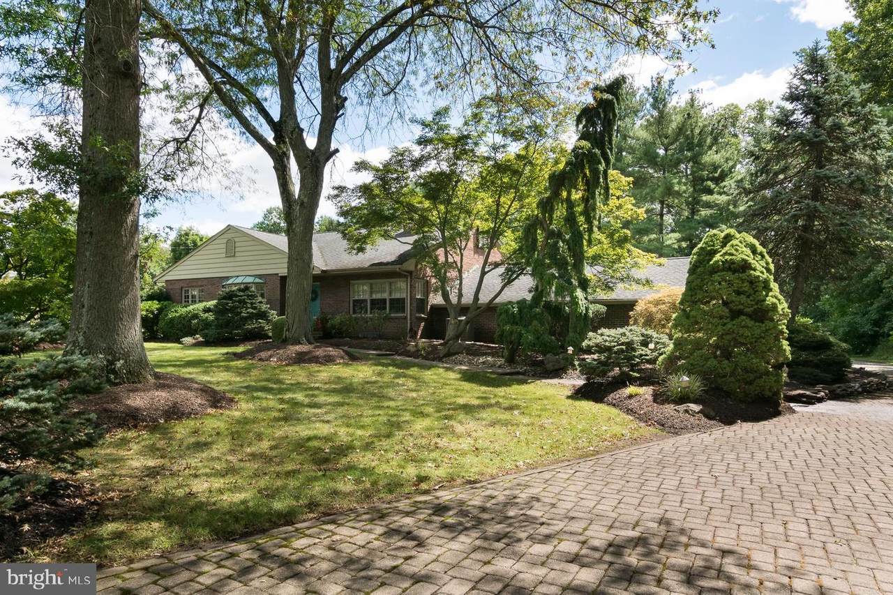 938 Georges Road - Photo 1