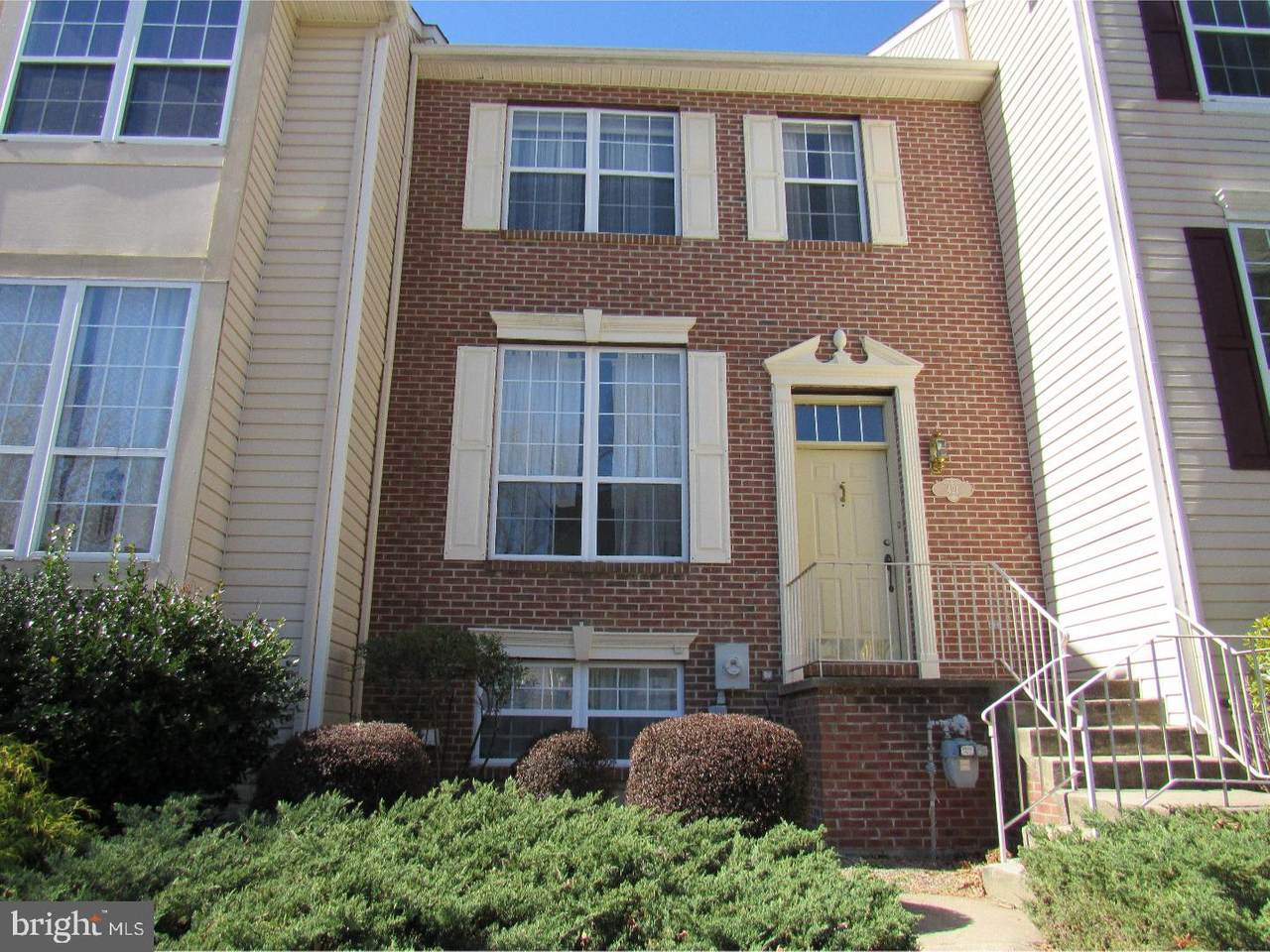 421 Woodstock Lane - Photo 1