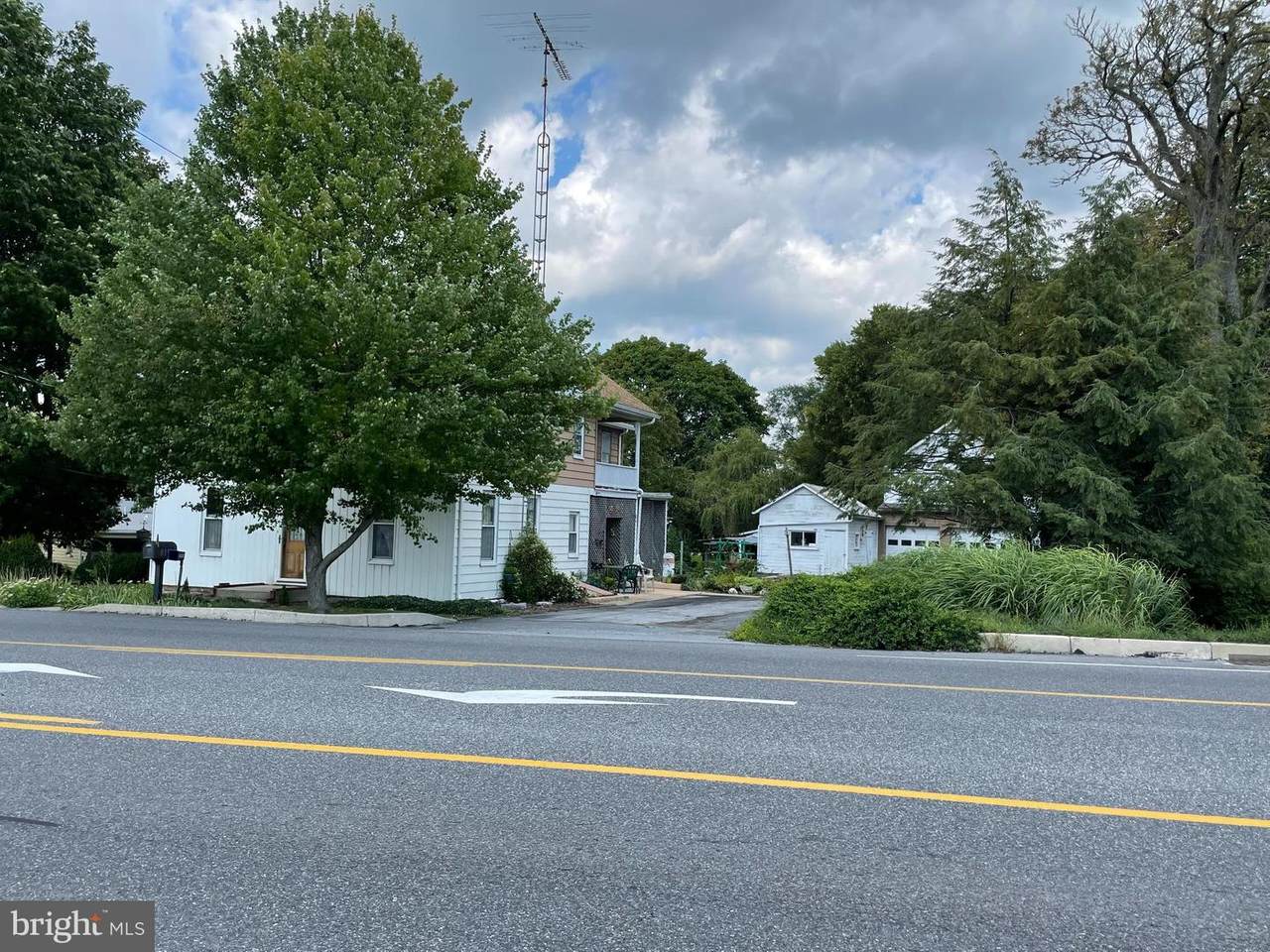 819 Buchanan Trail - Photo 1