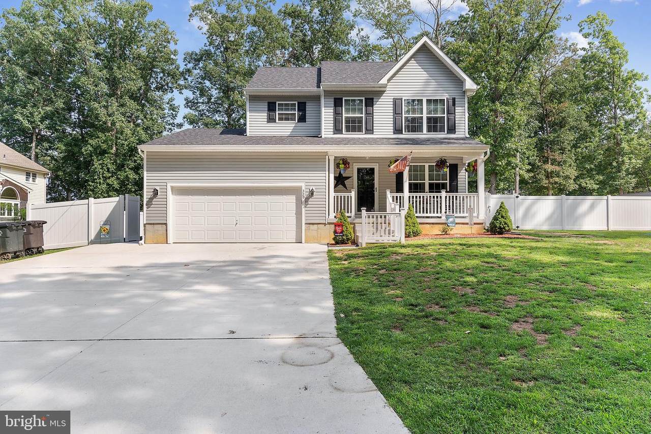 329 Oakwood Drive - Photo 1