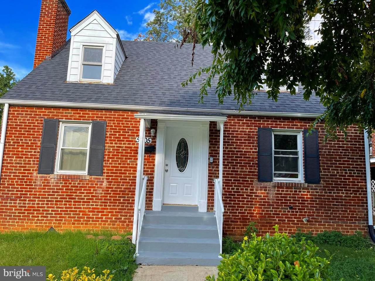 5205 56TH Avenue - Photo 1