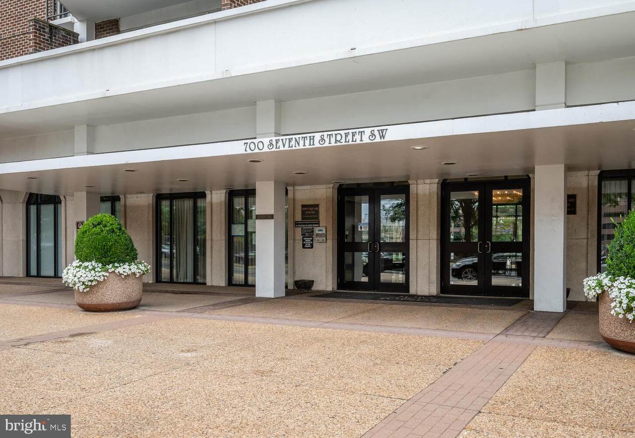 700 7TH Street - Photo 1