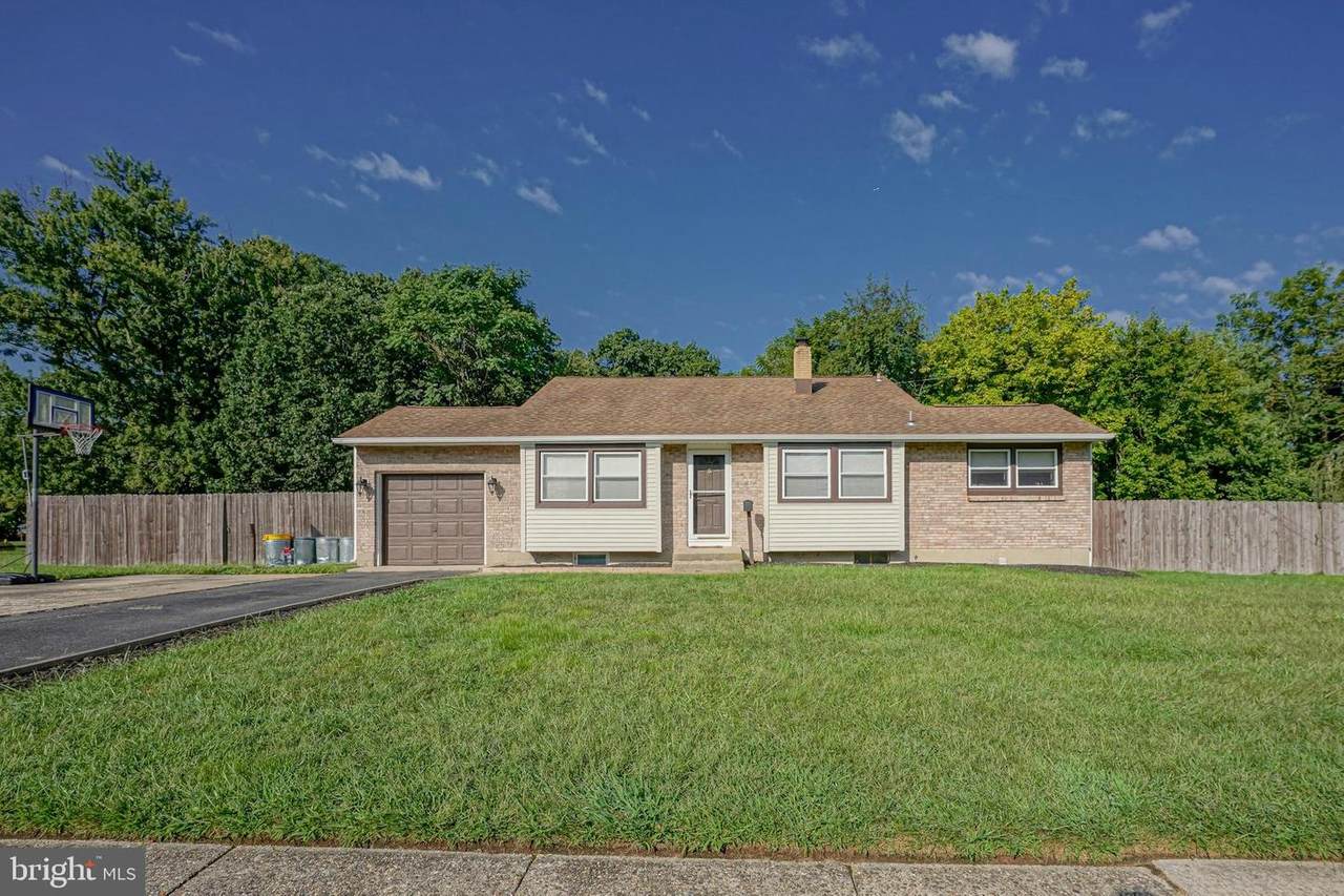 121 Barclay Drive - Photo 1