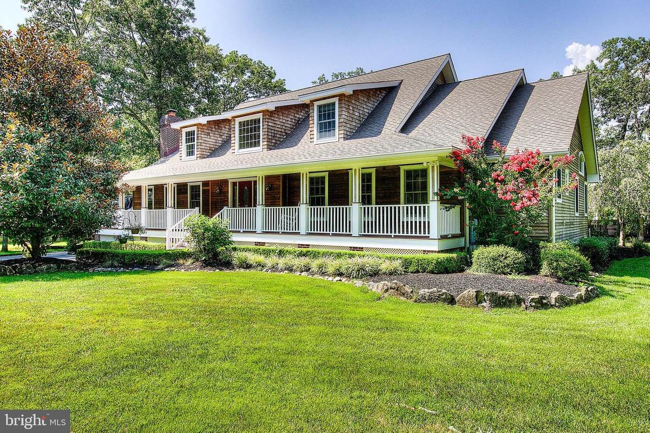 371 Railroad Avenue - Photo 1