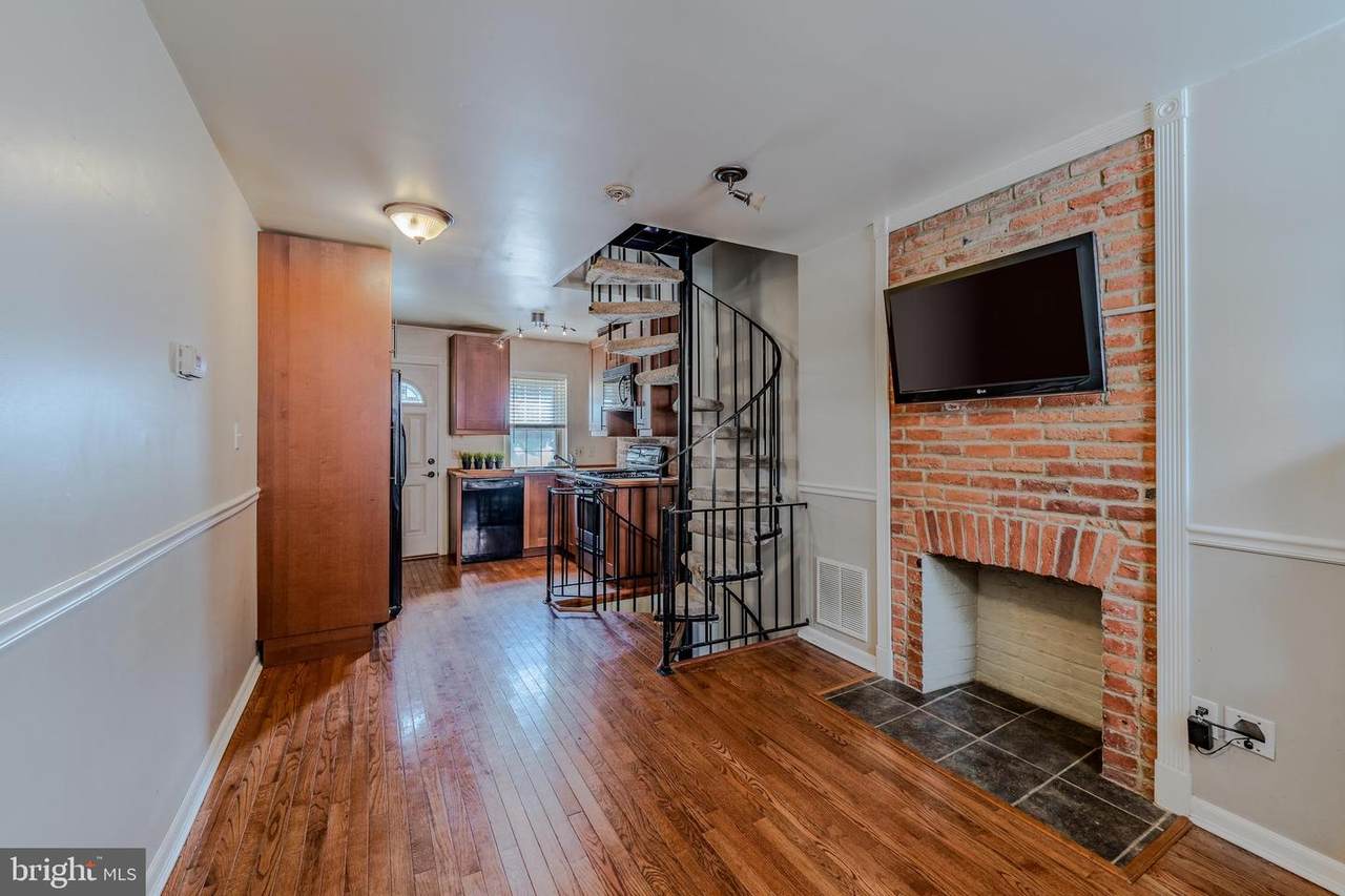 1511 Fairmount Avenue - Photo 1