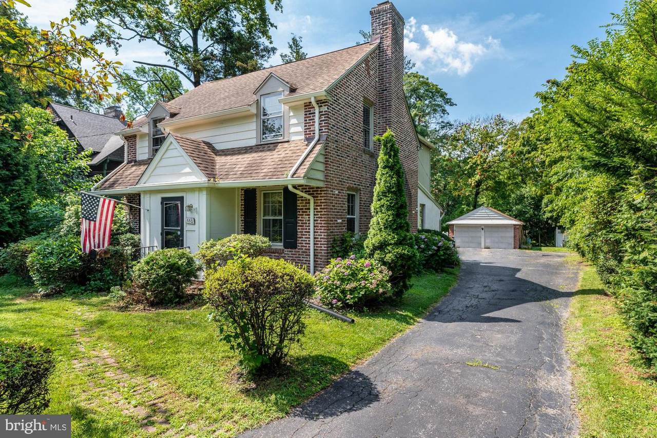 552 Montgomery Avenue - Photo 1
