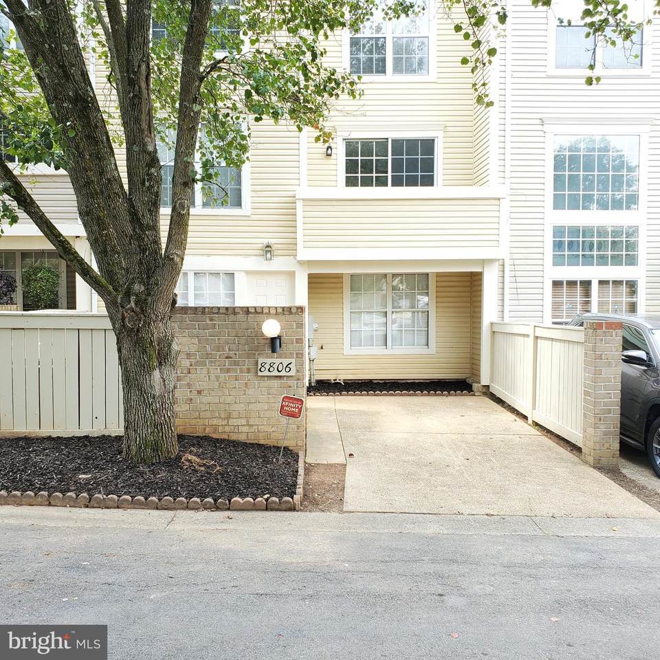8806 Sturbridge - Photo 1
