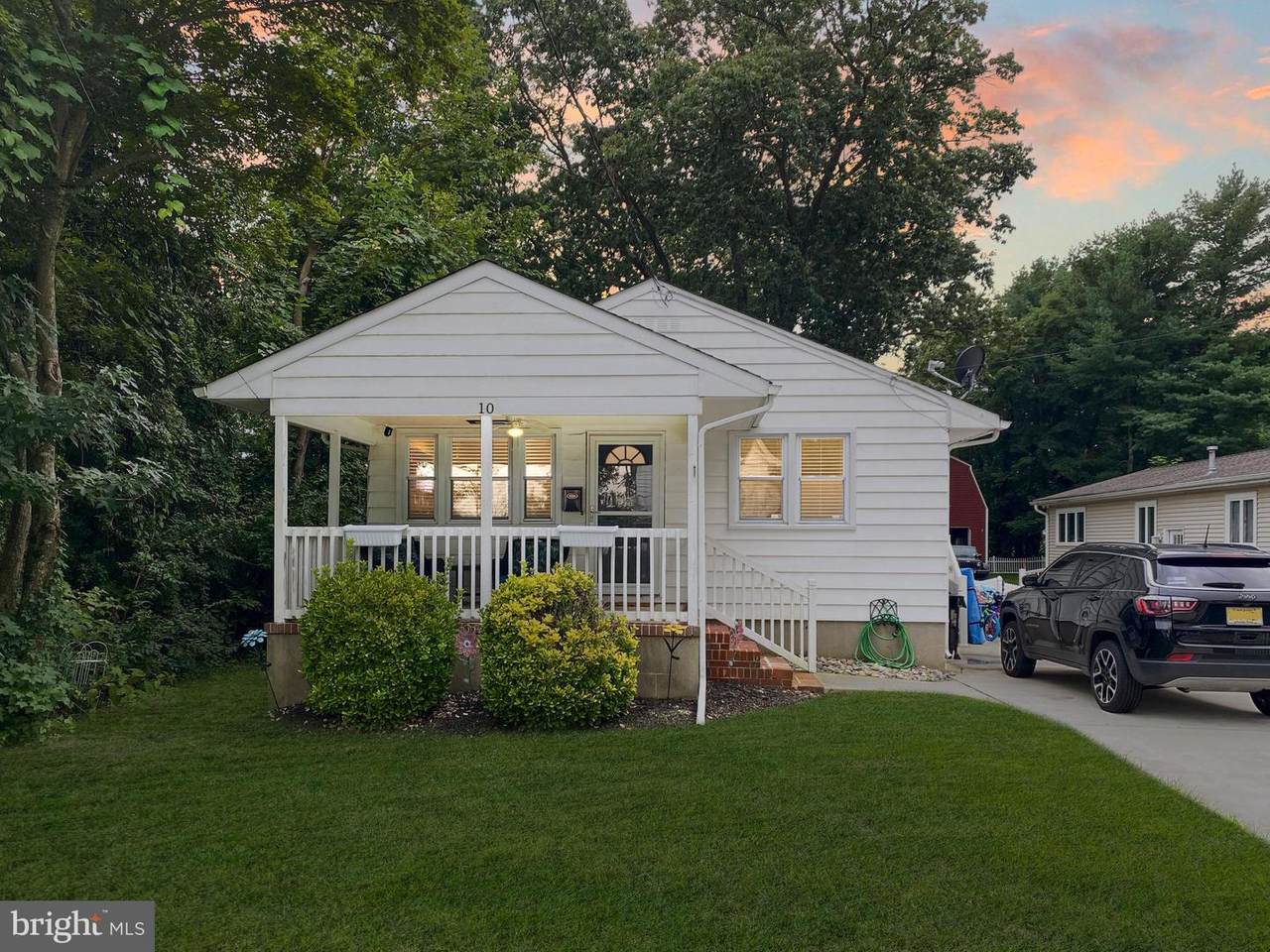 10 Grand Street - Photo 1