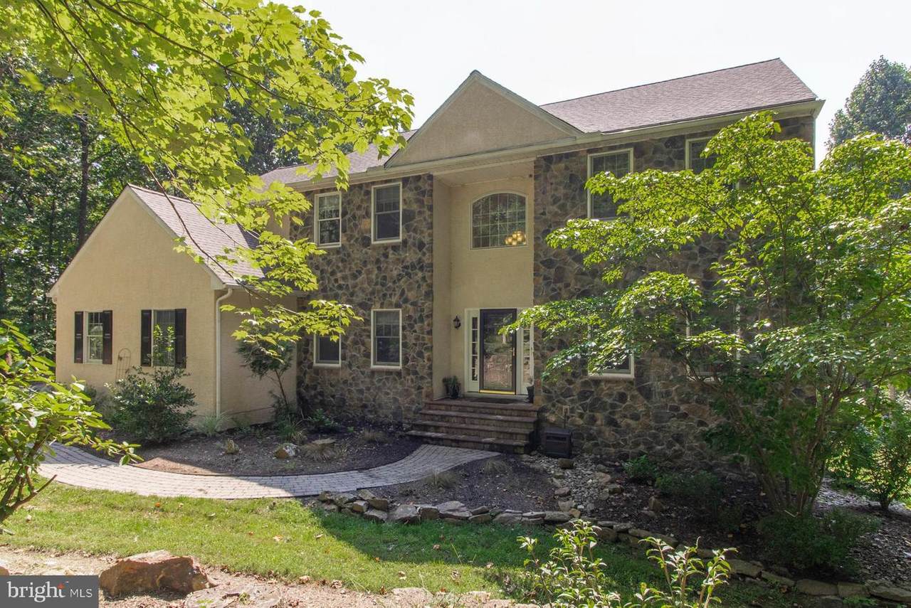 205 Kathleen Way - Photo 1