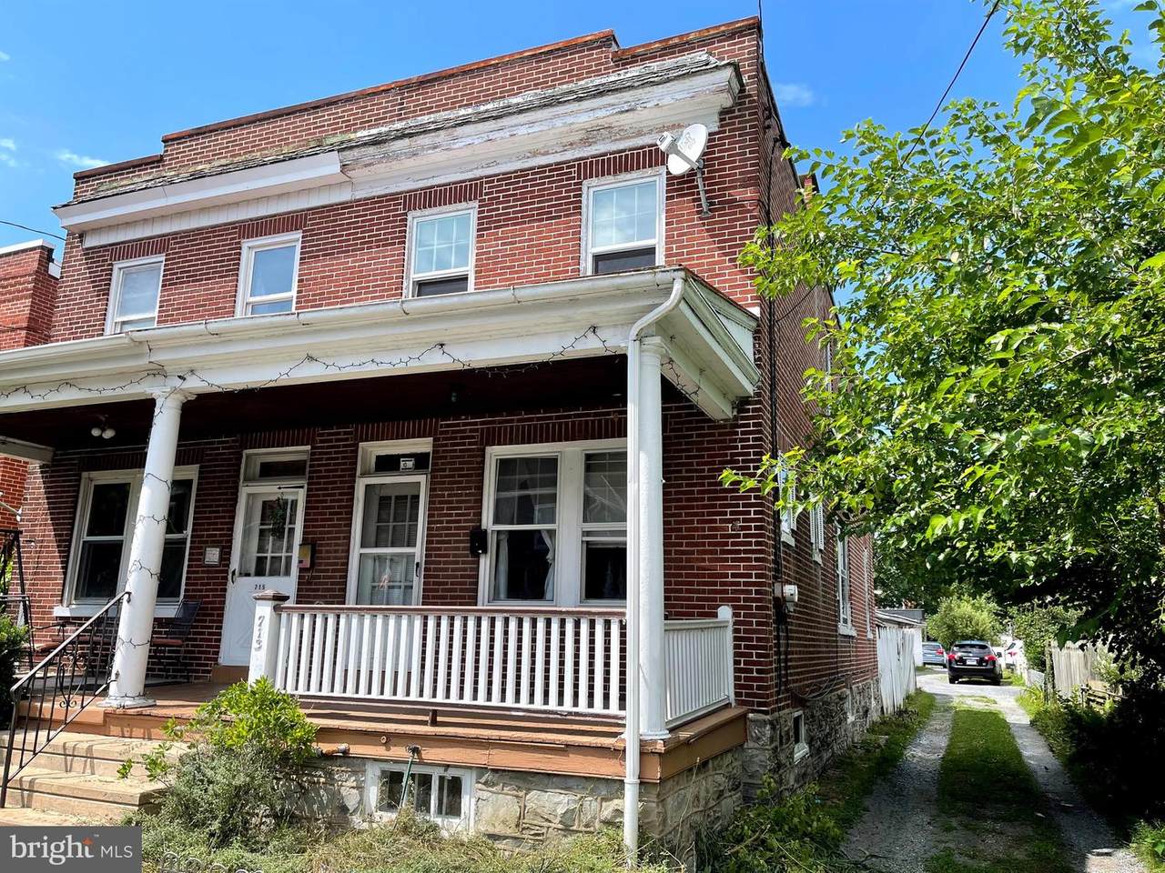 713 4TH Street - Photo 1