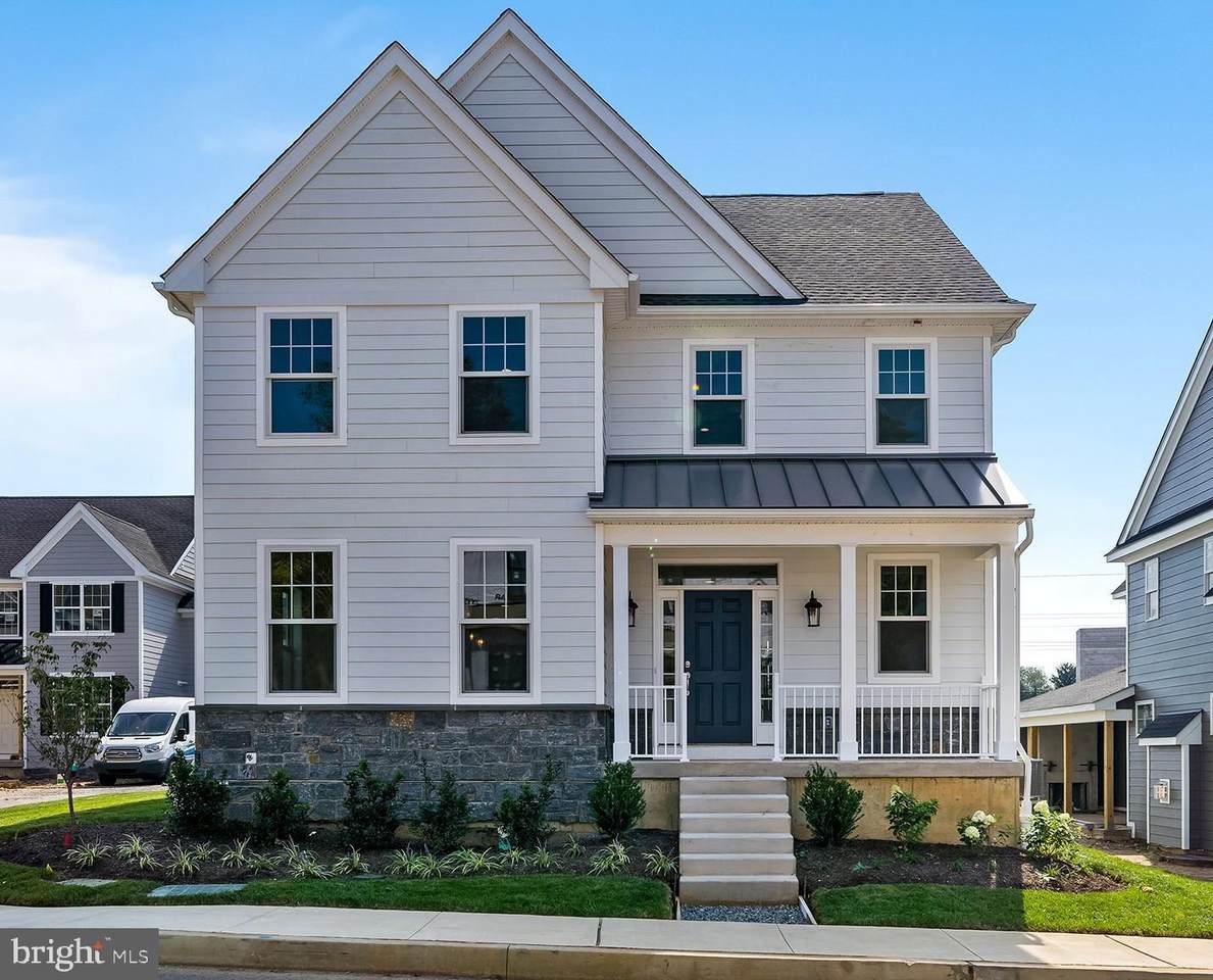 44 Branch Avenue - Photo 1