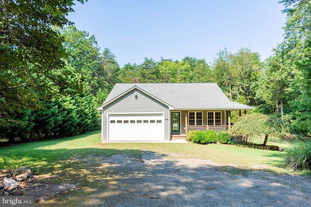 63 Pinewood Place - Photo 1