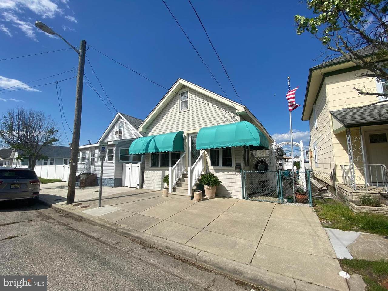 225 Juniper Avenue - Photo 1