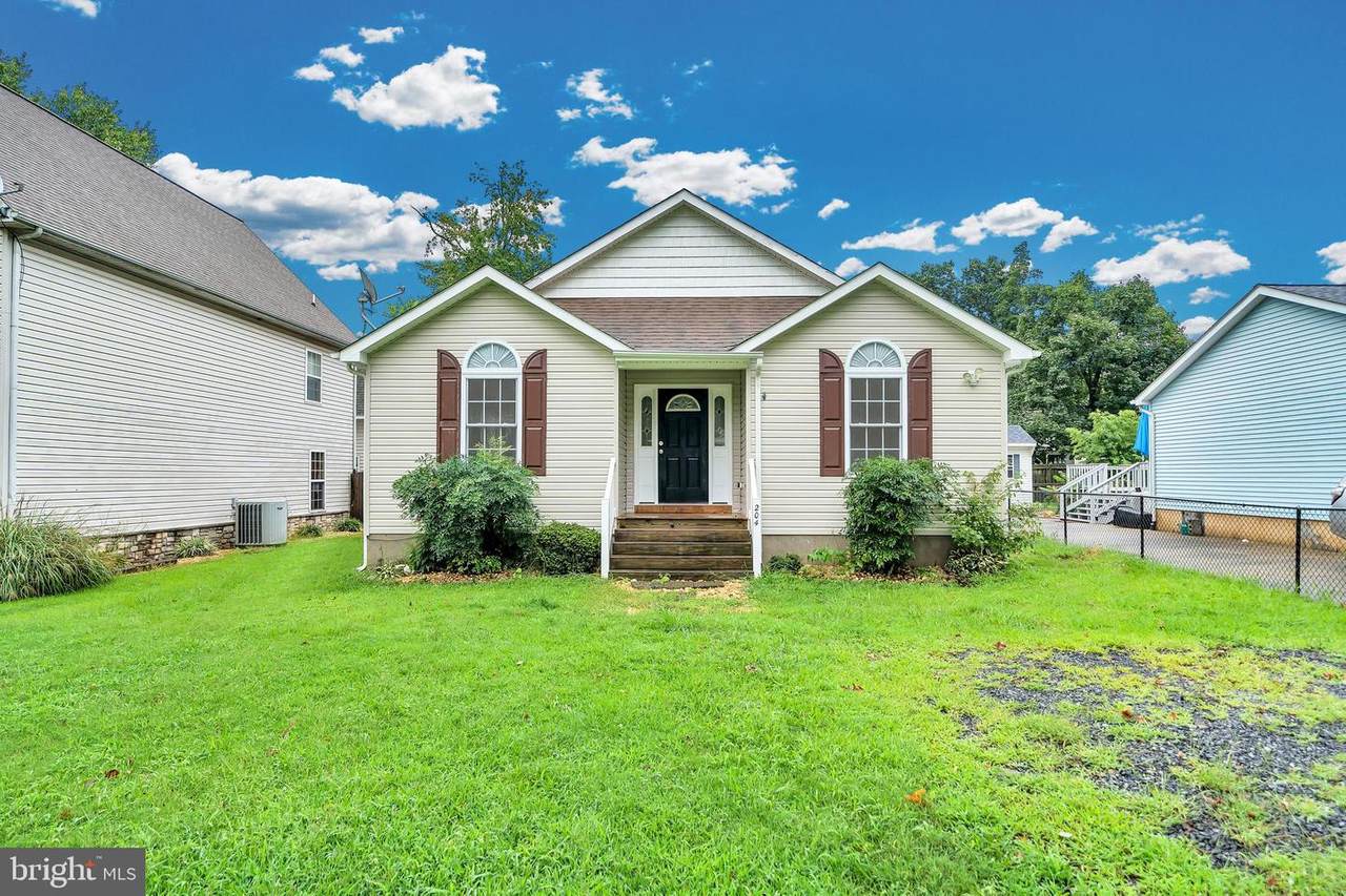 204 7TH Street - Photo 1