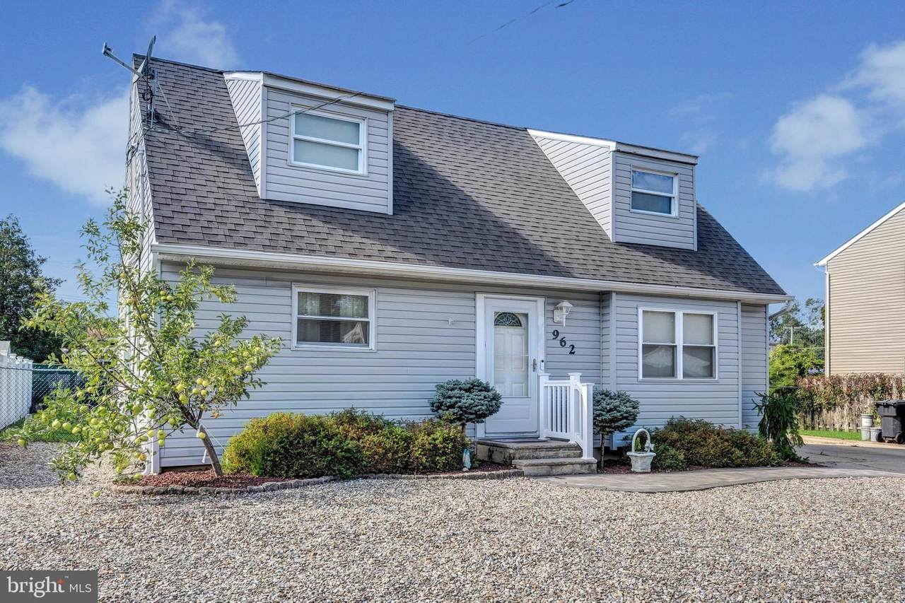 962 Mercer Drive - Photo 1