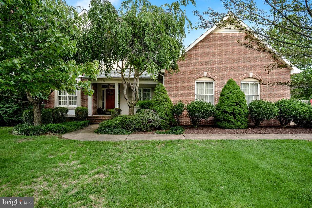 207 Fairfield Drive - Photo 1