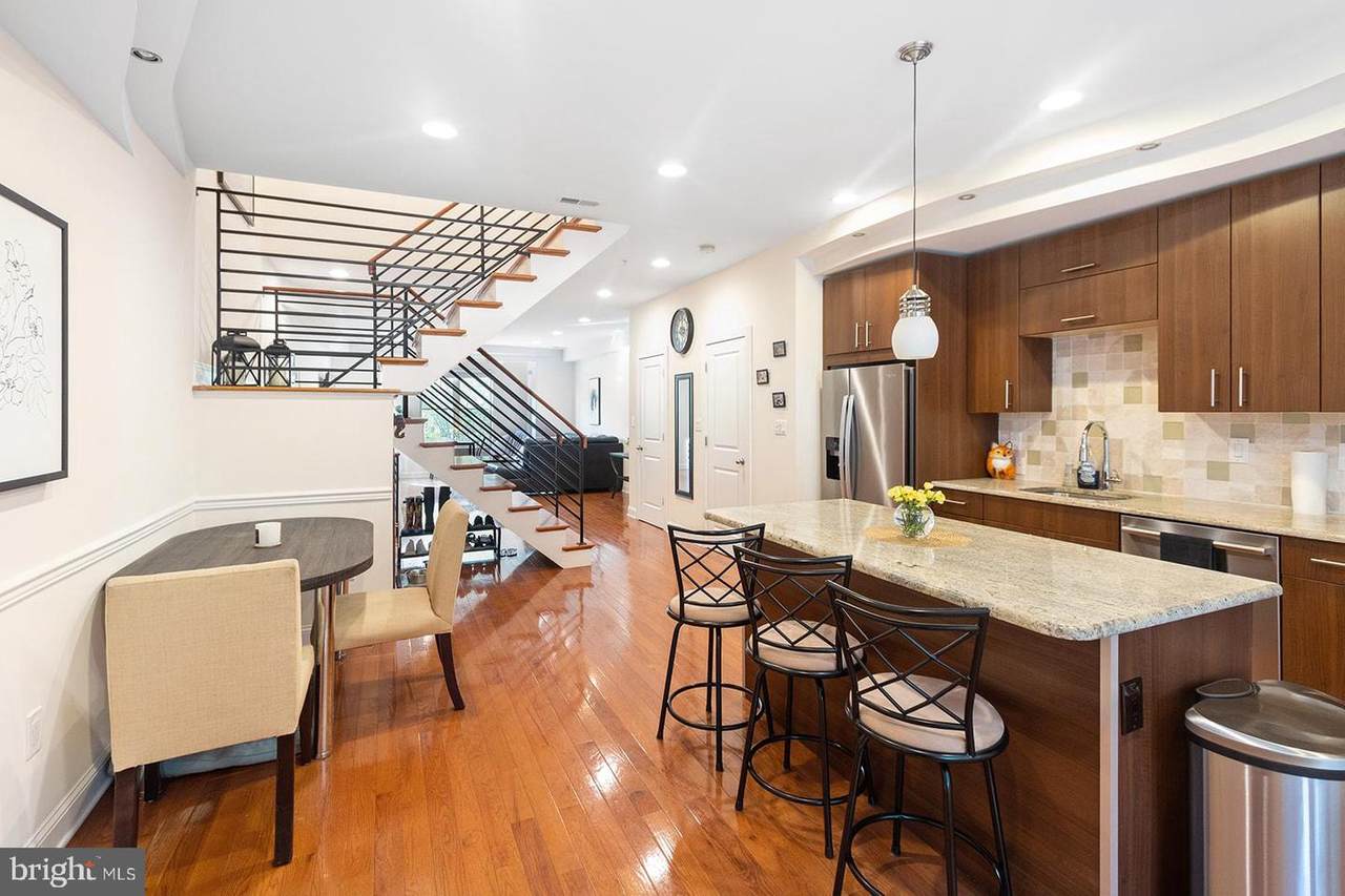 903 20TH Street - Photo 1