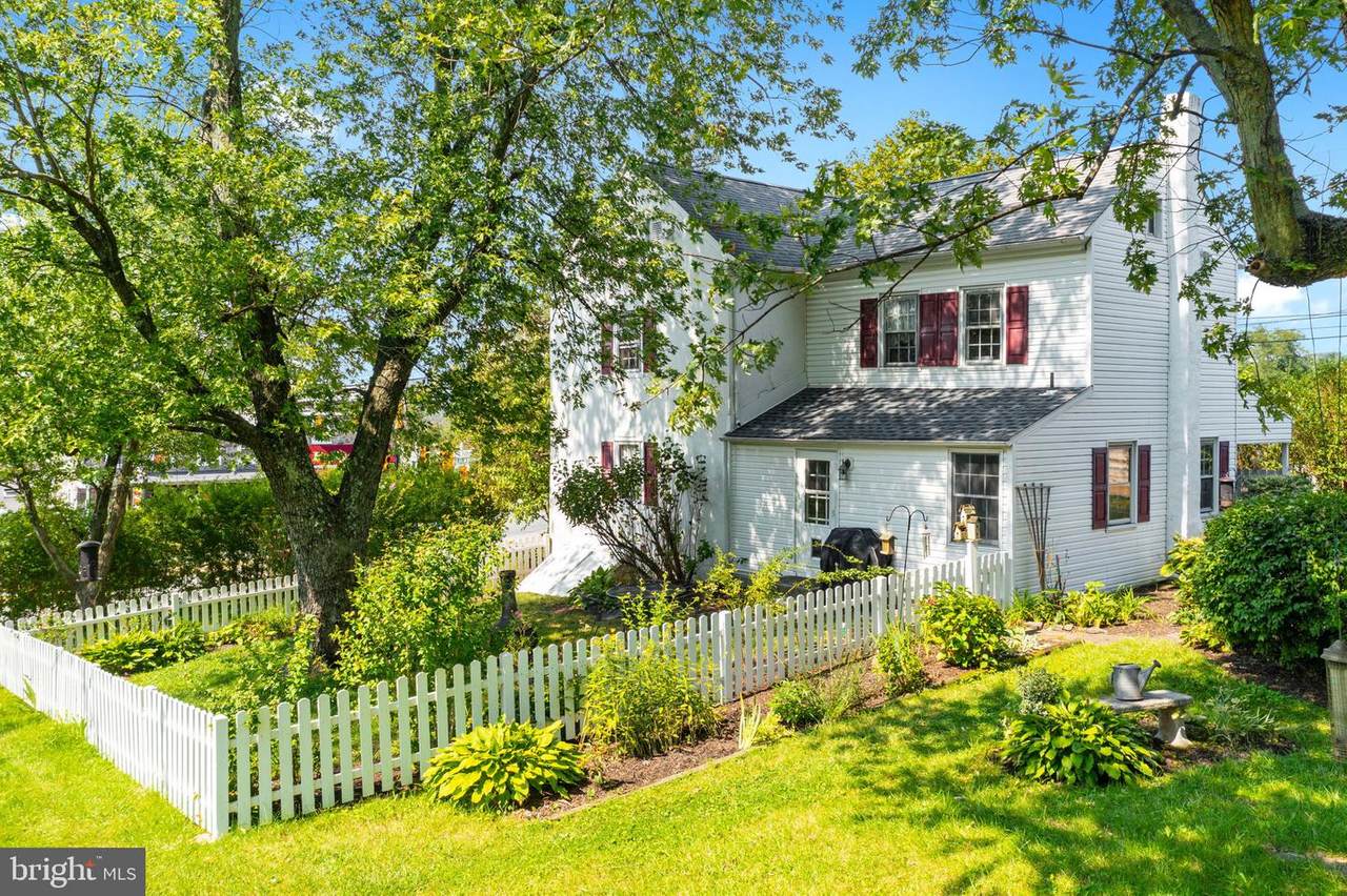 1498 Farmington Avenue - Photo 1