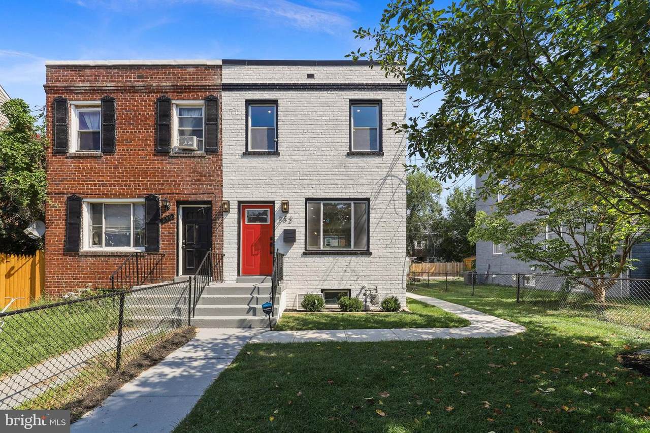 252 Oakwood Street - Photo 1