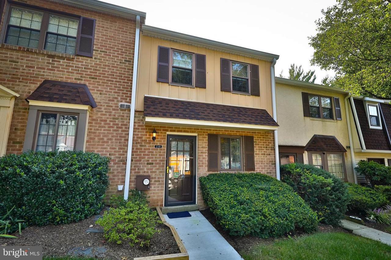 210 Glen Place - Photo 1