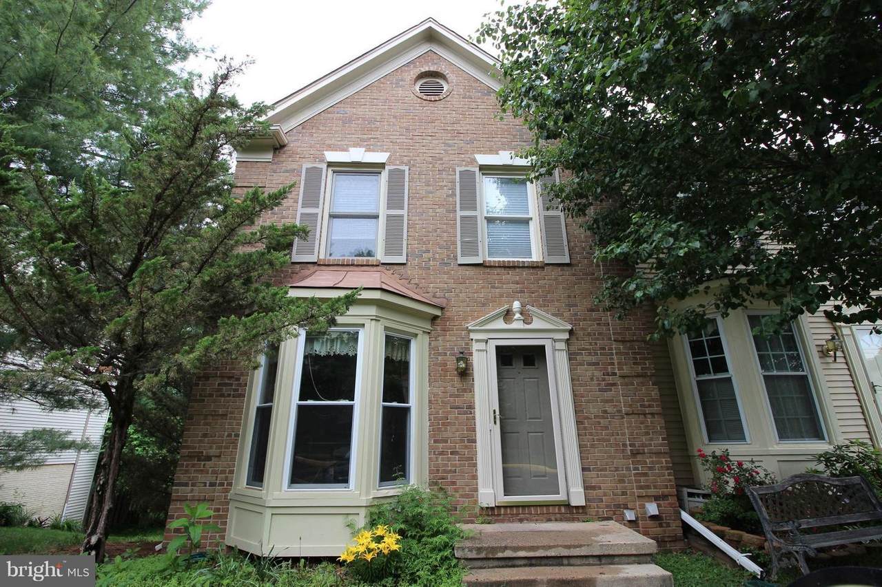43804 Laburnum Square - Photo 1