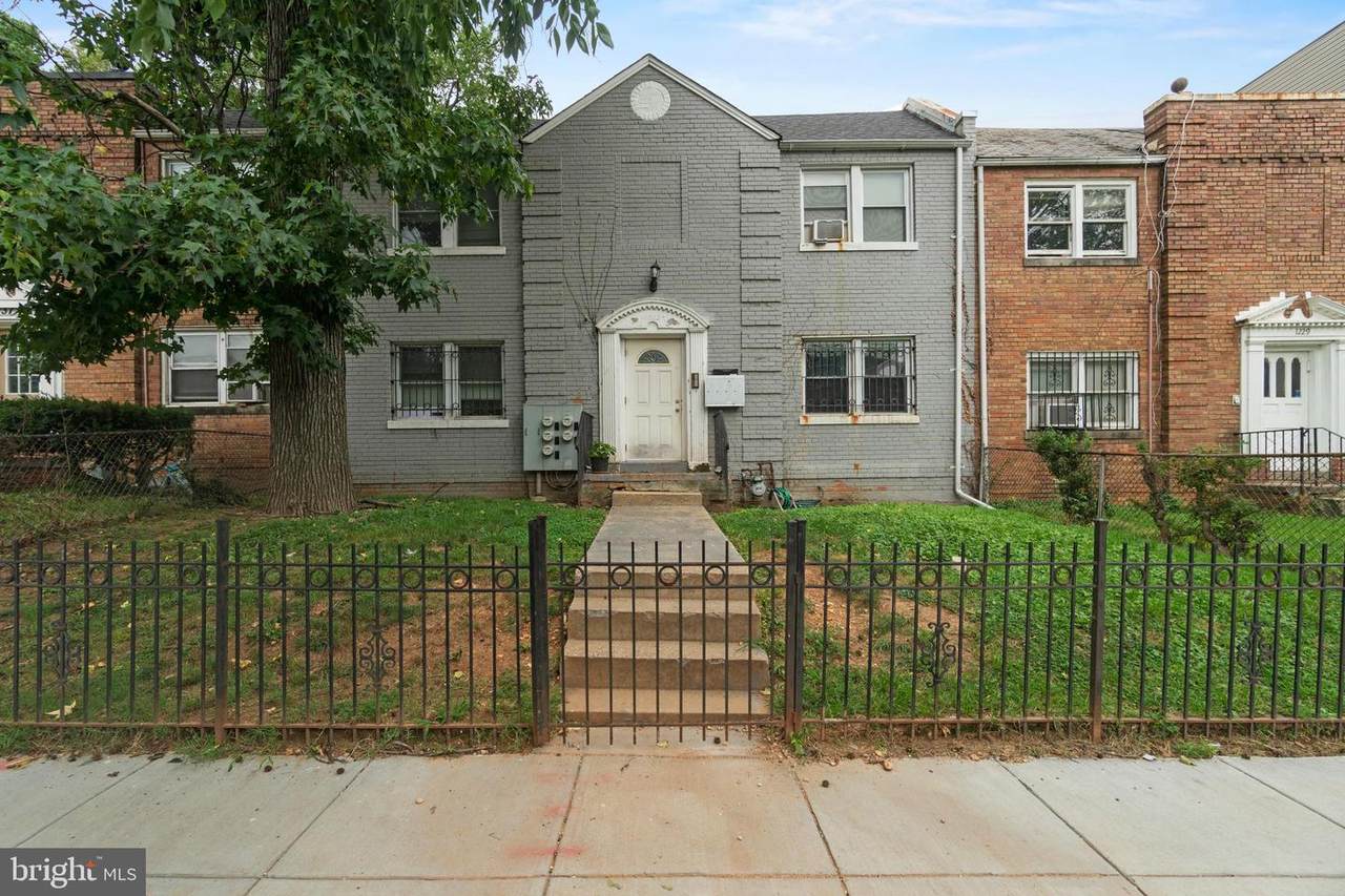 1233 Raum Street - Photo 1