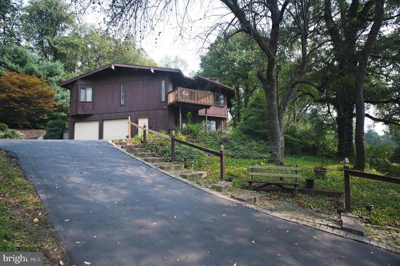 1037 Woodridge Boulevard - Photo 1