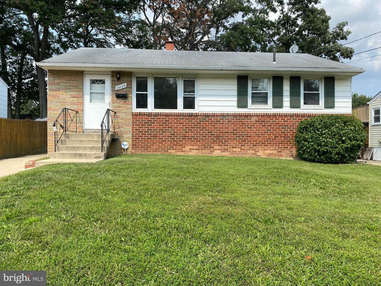 7306 Oliver Street - Photo 1
