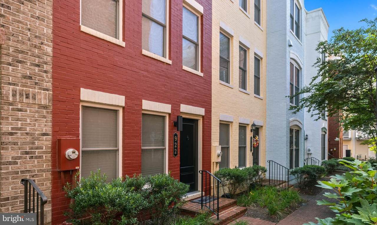 922 4TH Street - Photo 1