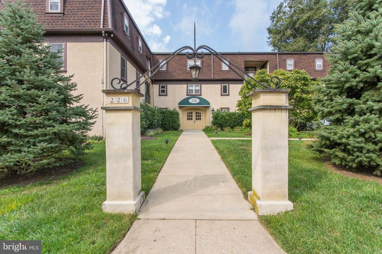 226 Essex Avenue - Photo 1