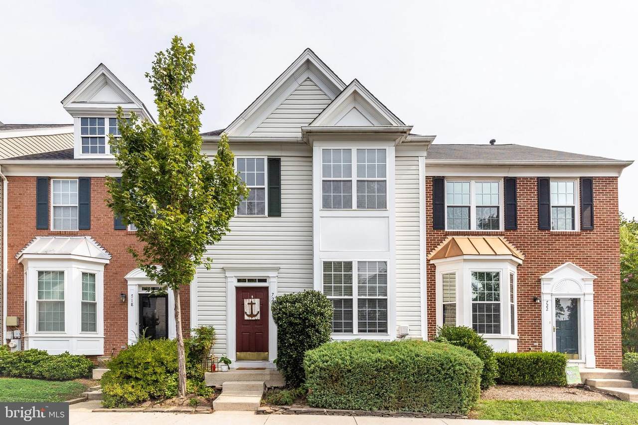720 Howard's Loop - Photo 1