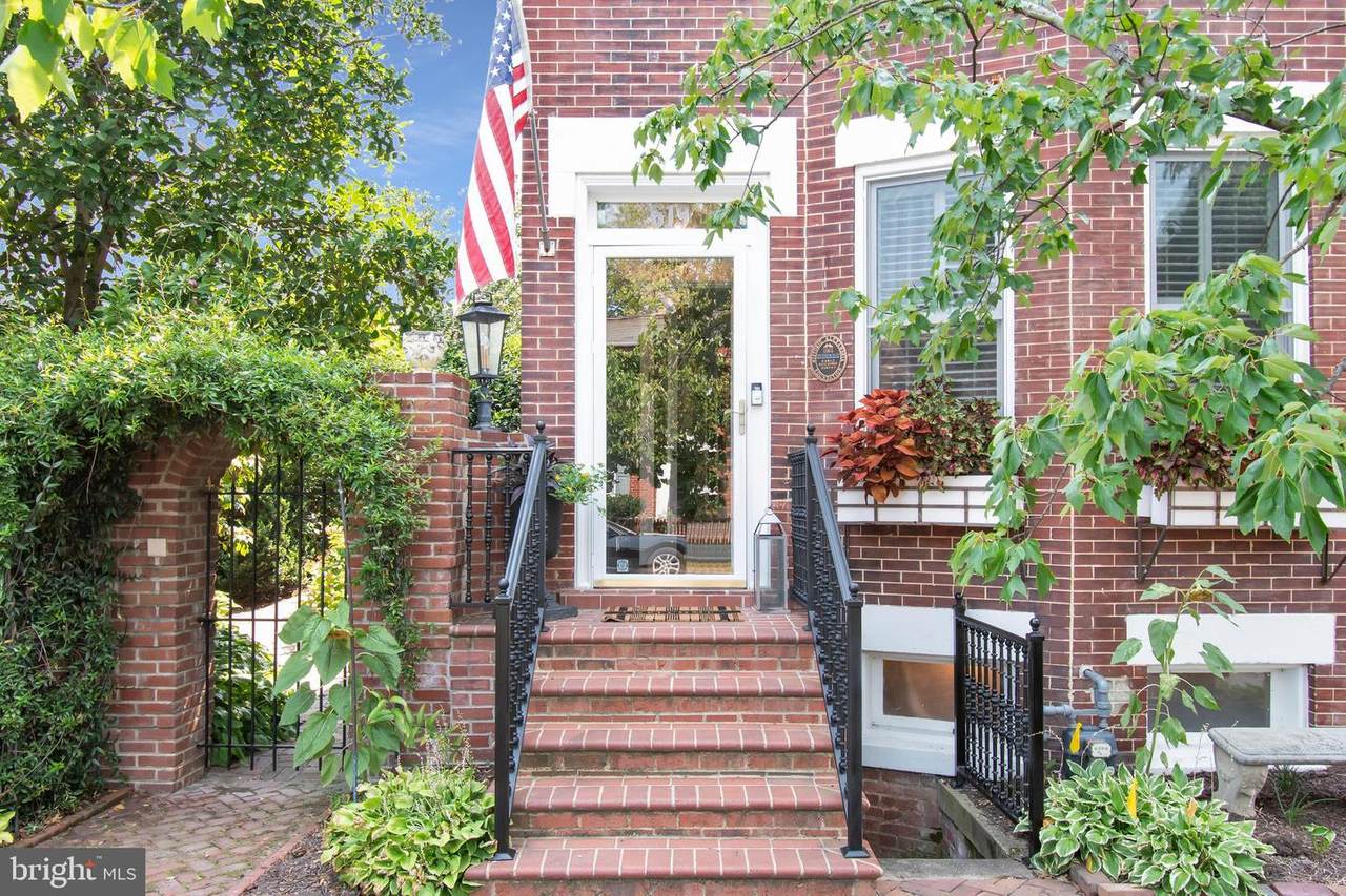 619 & 621 Columbus Street - Photo 1
