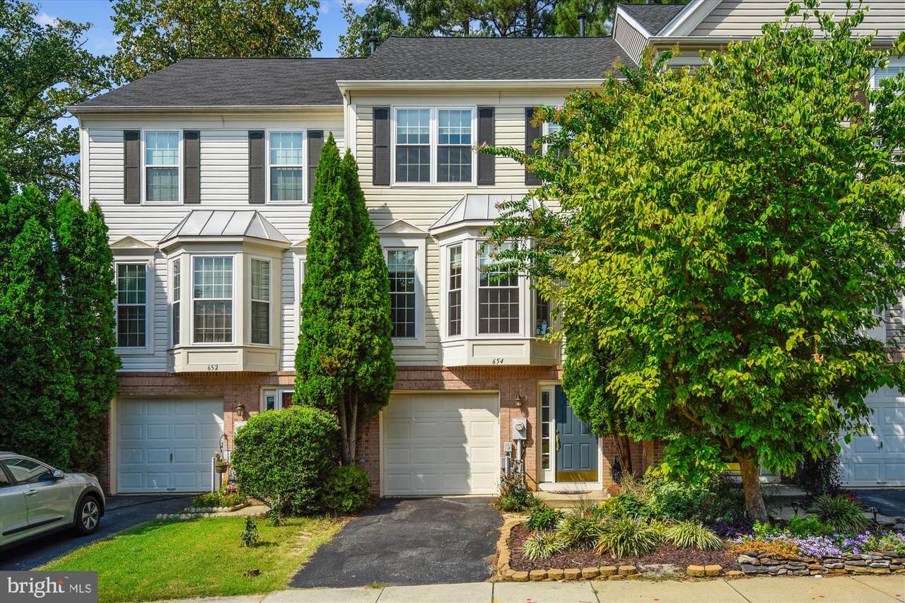 654 Howards Loop - Photo 1
