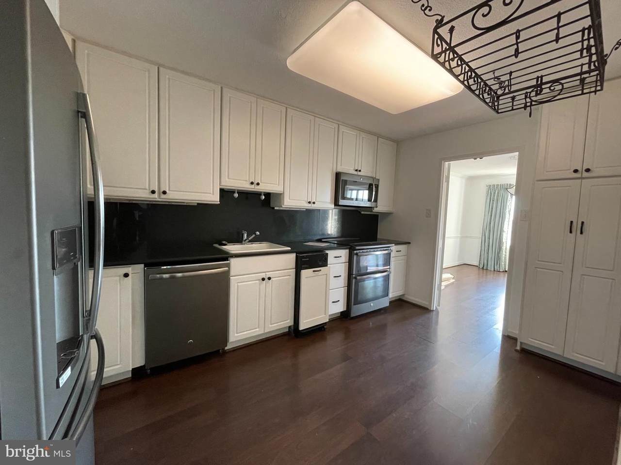 307 Yoakum Parkway - Photo 1