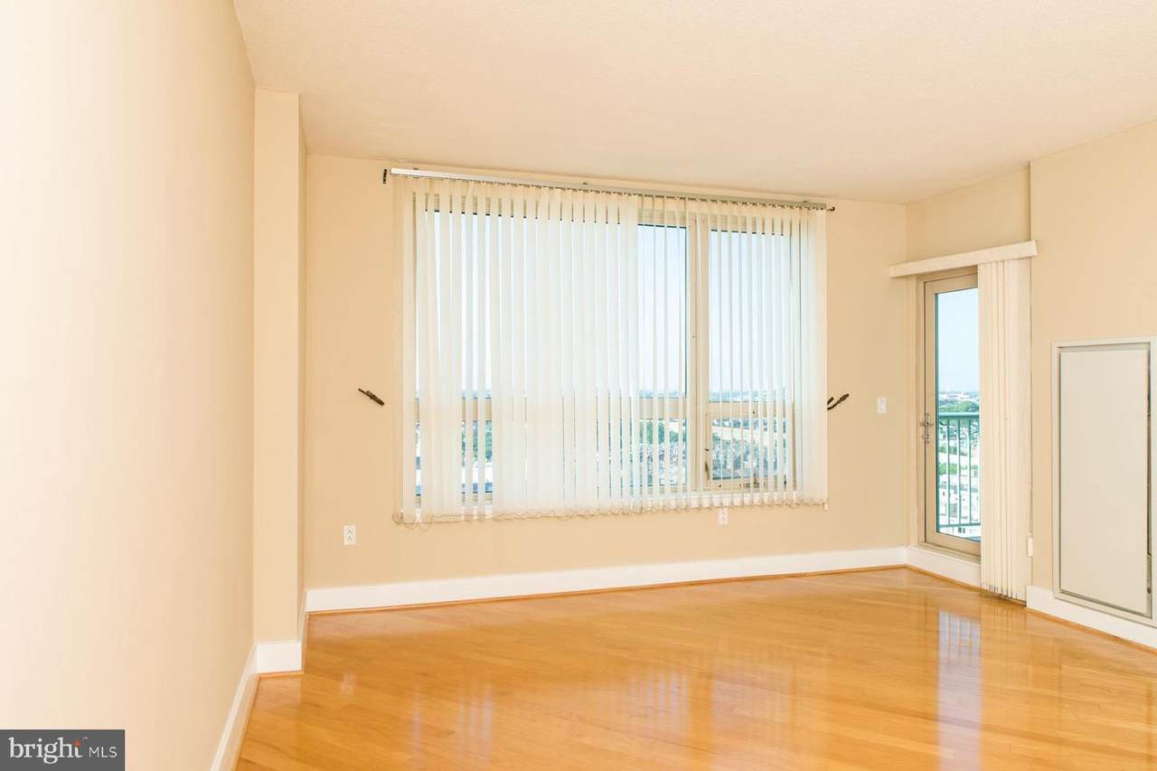 717 Columbus Boulevard - Photo 1