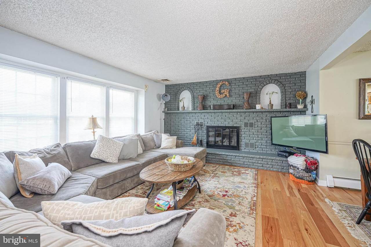 378 Railroad Avenue - Photo 1