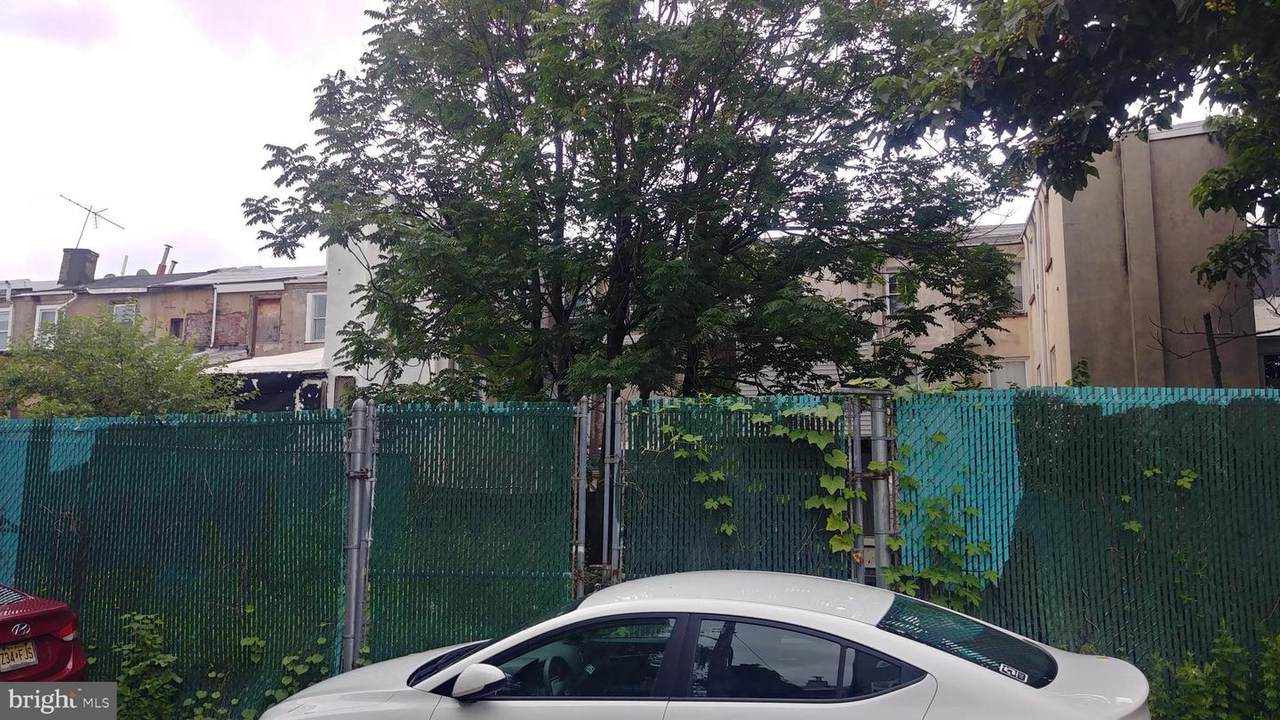 1530 Leithgow Street - Photo 1