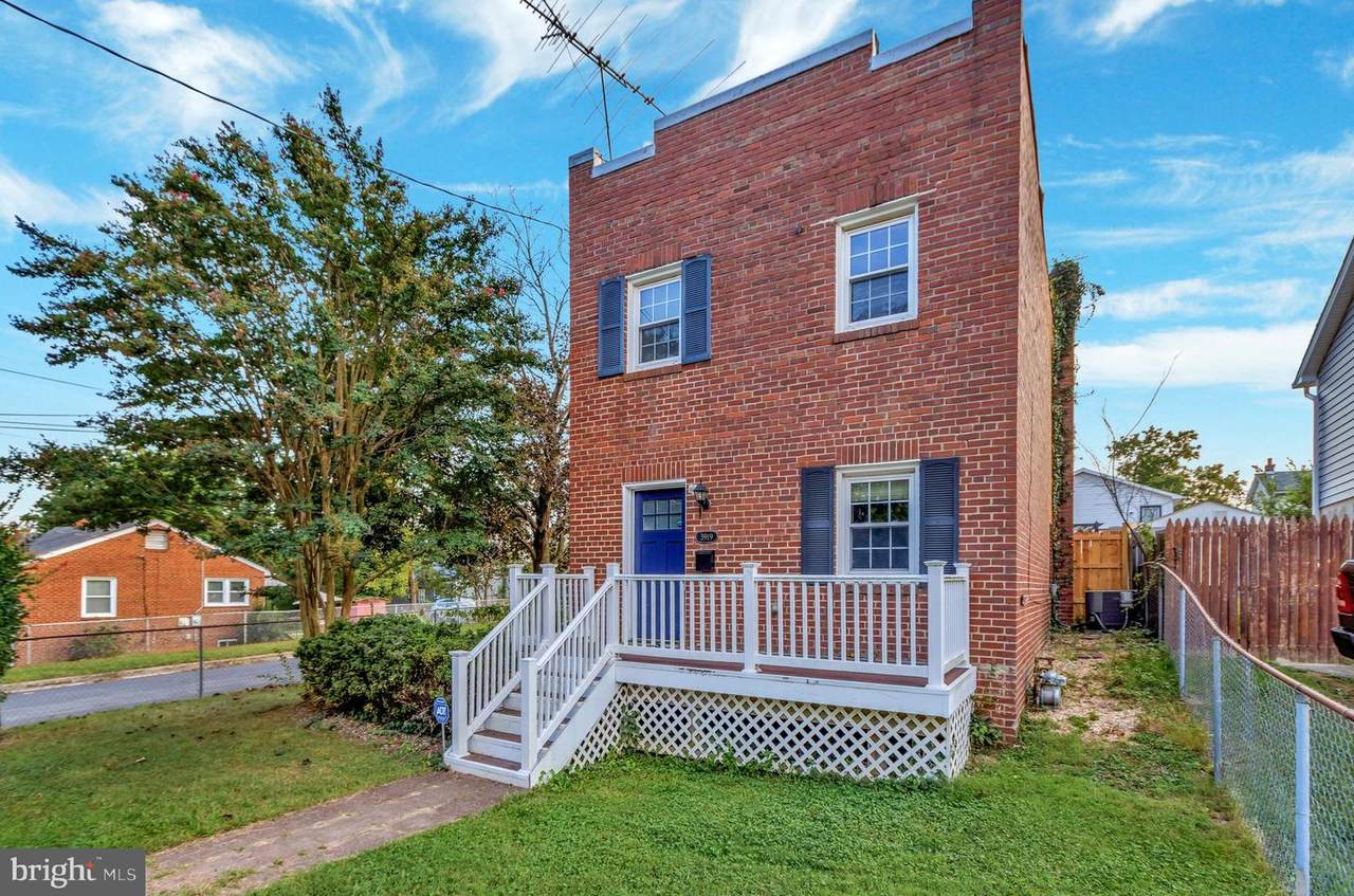3919 Clark Street - Photo 1