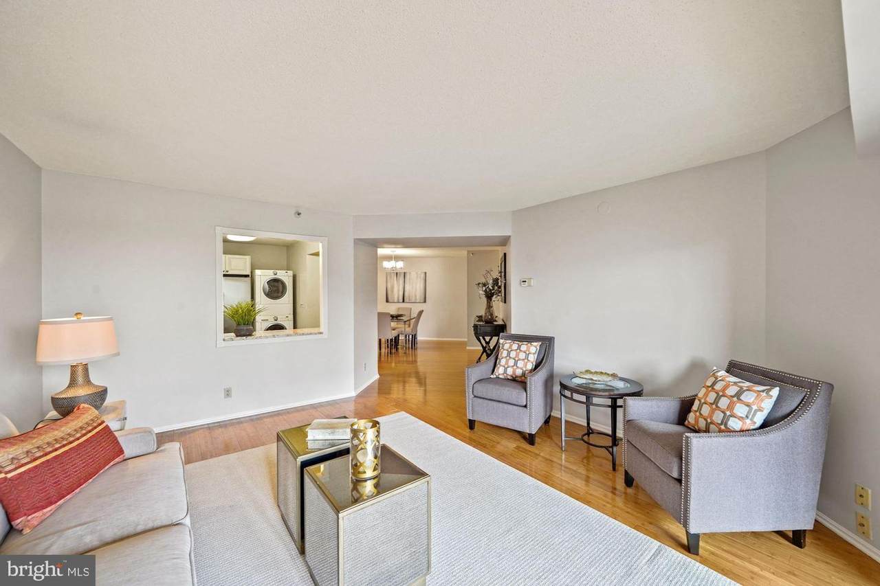 1600 Oak Street - Photo 1