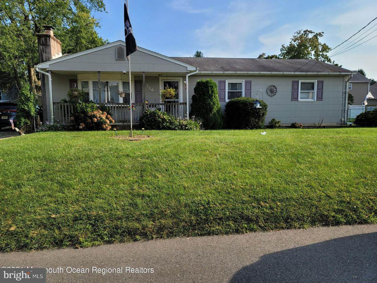 716 Lawrence Avenue - Photo 1