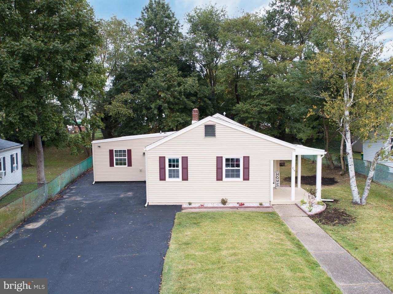 815 Harwood - Photo 1