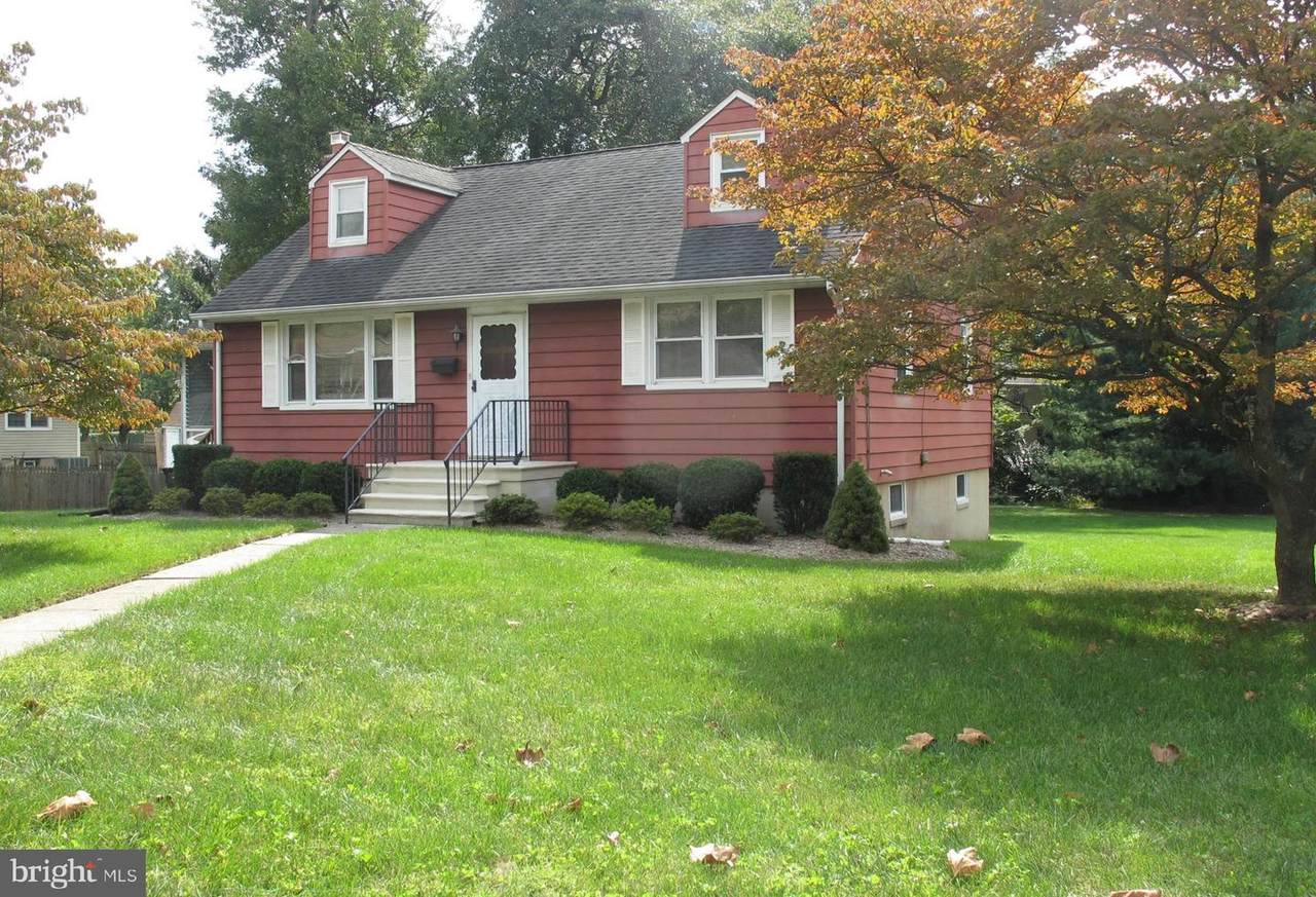 1211 Columbia Ave - Photo 1