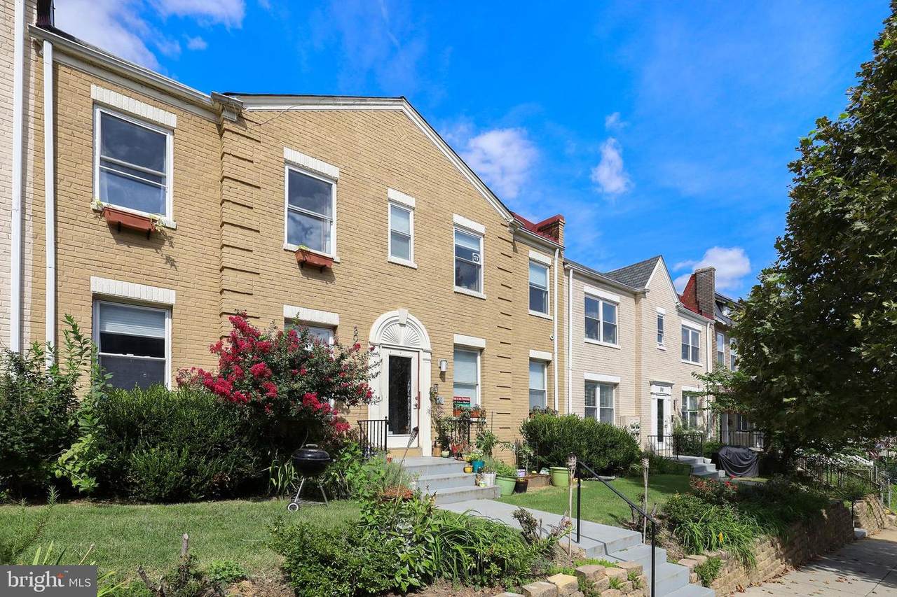 306 Todd Place - Photo 1