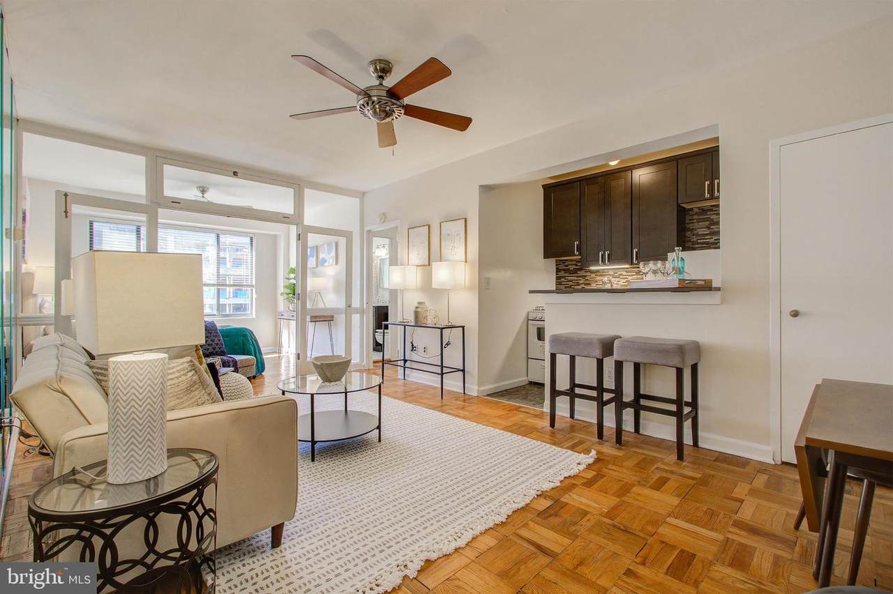 1 Scott Circle - Photo 1