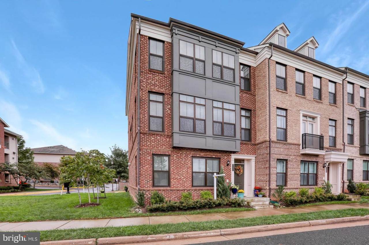 43237 Clarendon Square - Photo 1